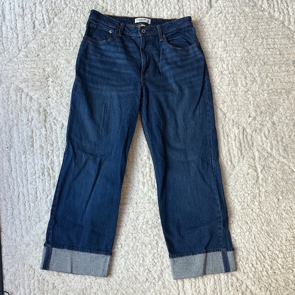 Abercrombie Curve Love High Rise 90s Relaxed Jeans with Cuffed Hem - Short